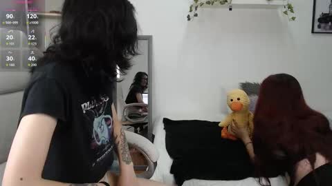 Phia And Luna online show from 9, 10, 2025