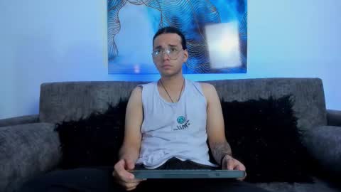 Snapshot of colecruz chatting on 18, 10, 2025 Cole online show from 18, 10, 2025