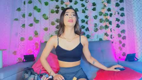 Snapshot of colett_hall chatting on 27, 9, 2025 colett online show from 27, 9, 2025