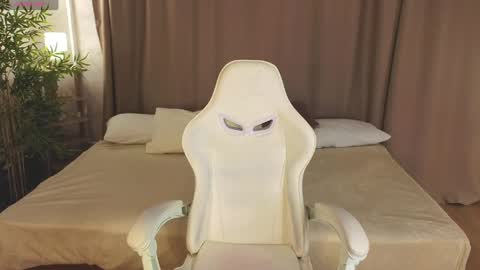 Collen Mon Tue Wed Thu Fri GMT 3 0300am - 0900am  online show from 5, 4, 2026