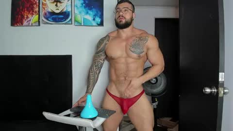 college_muscle_ass online show from 24, 12, 2024