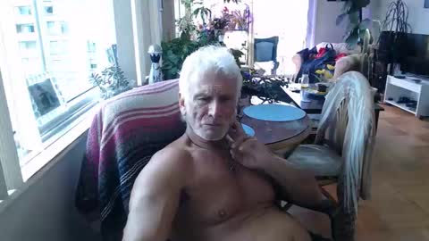 Snapshot of colourmybrush chatting on 20, 10, 2025 colourmybrush online show from 20, 10, 2025