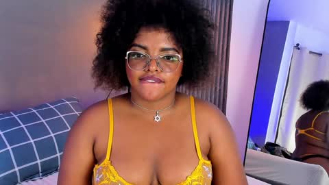 Snapshot of conielaurenth chatting on 14, 1, 2025 conielaurenth online show from 14, 1, 2025