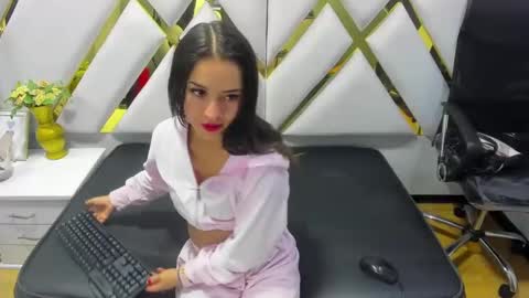 CooperEmma  online show from 19, 12, 2024