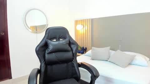 C O R A  L online show from 4, 11, 2025