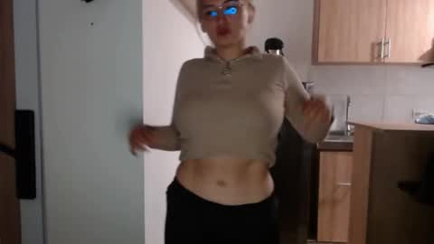 Snapshot of coraleiin_volkov chatting on 23, 12, 2025 Coralein online show from 23, 12, 2025