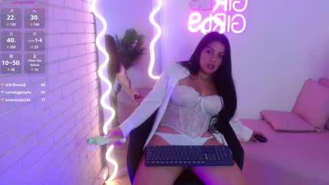 Snapshot of coraline_tay chatting on 12, 2, 2025 Carolina online show from 12, 2, 2025
