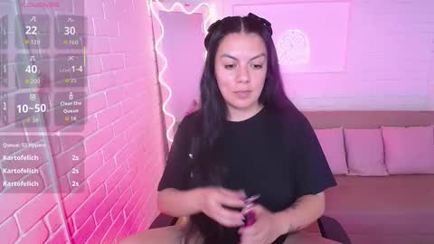 Snapshot of coraline_tay chatting on 12, 9, 2025 Carolina online show from 12, 9, 2025