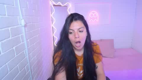 Snapshot of coraline_tay chatting on 23, 9, 2025 Carolina online show from 23, 9, 2025