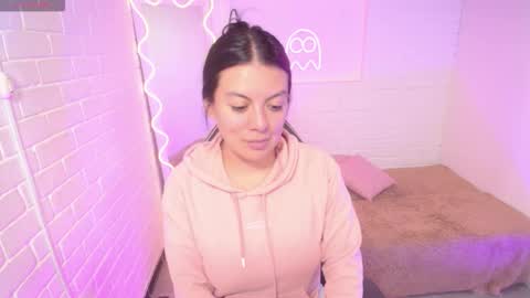 Snapshot of coraline_tay chatting on 6, 10, 2025 Carolina online show from 6, 10, 2025