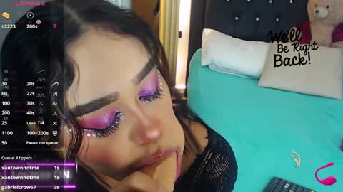 Coraline connected from 10 pm to 6 am Colombia time online show from 18, 12, 2024