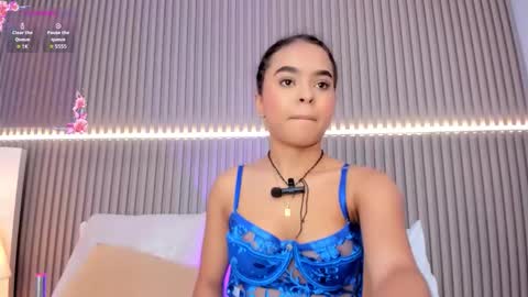 coralineross_ online show from 10, 9, 2025