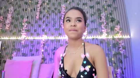 coralineross_ online show from 27, 10, 2025