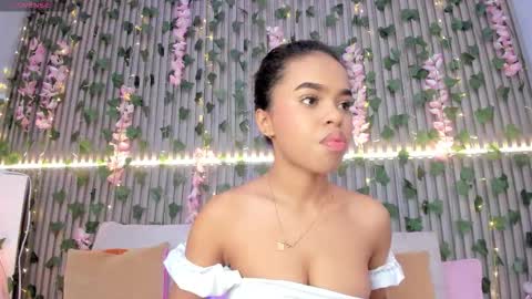 coralineross_ online show from 30, 10, 2025