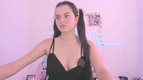 Snapshot of coralinexxx07 chatting on 28, 5, 2026 Coraline uwu Bienvenidos al dulce mundo de Coraline Hola amores soy Coraline Una chica tierna juguetona online show from 28, 5, 2026