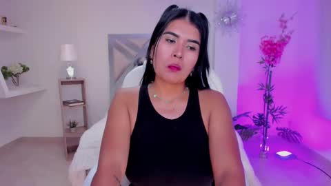 Snapshot of corina_white chatting on 5, 3, 2025 Corina White online show from 5, 3, 2025