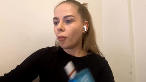 Snapshot of corinnachancy chatting on 20, 12, 2025 corinnachancy online show from 20, 12, 2025