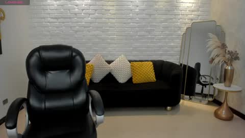 Snapshot of corinnerusso chatting on 13, 1, 2025 Corinne Russo online show from 13, 1, 2025