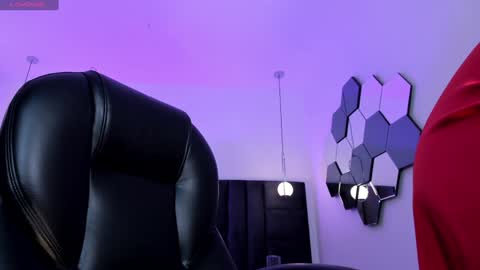 Snapshot of corinnerusso chatting on 5, 2, 2025 Corinne Russo online show from 5, 2, 2025