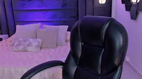 Snapshot of corinnerusso chatting on 5, 2, 2025 Corinne Russo online show from 5, 2, 2025