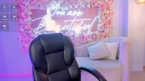 Snapshot of corinnerusso chatting on 9, 2, 2025 Corinne Russo online show from 9, 2, 2025