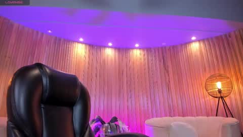 Snapshot of corinnerusso chatting on 8, 3, 2025 Corinne Russo online show from 8, 3, 2025