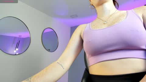 Snapshot of corinnerusso chatting on 6, 10, 2025 Corinne Russo online show from 6, 10, 2025