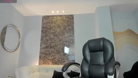 Snapshot of corinnerusso chatting on 9, 6, 2026 Corinne Russo online show from 9, 6, 2026