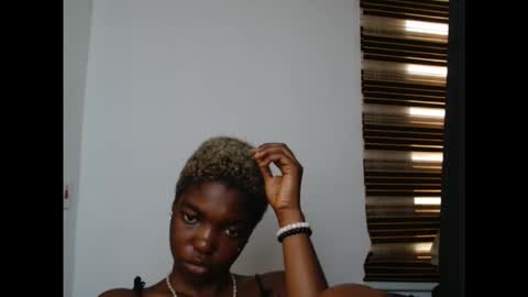 Snapshot of cornxcuntx chatting on 15, 10, 2025 cornxcuntx online show from 15, 10, 2025