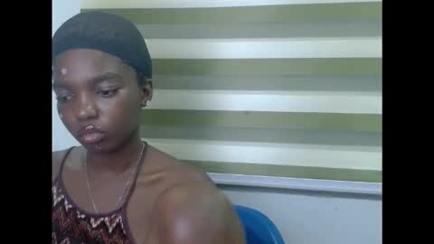 Snapshot of cornxcuntx chatting on 18, 11, 2025 cornxcuntx online show from 18, 11, 2025