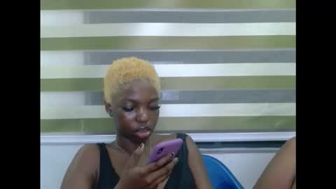 Snapshot of cornxcuntx chatting on 23, 11, 2025 cornxcuntx online show from 23, 11, 2025