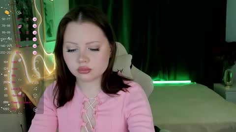 Snapshot of cosmic_mia_ chatting on 14, 12, 2025 Mia online show from 14, 12, 2025