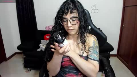 Snapshot of cosmickitty_ chatting on 12, 11, 2025 Tatii online show from 12, 11, 2025