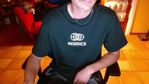 Snapshot of couldbesleeping chatting on 2, 11, 2025 couldbe online show from 2, 11, 2025