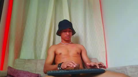 couple_hot_xxxz online show from 20, 3, 2026
