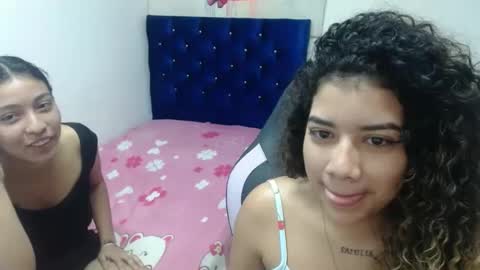 couple_lesbian_zhara_sophia online show from 22, 1, 2025