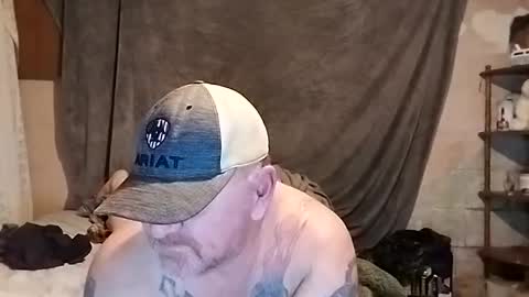 Snapshot of couple_pleaser1 chatting on 26, 2, 2025 Ieathairytacos online show from 26, 2, 2025