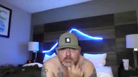 Snapshot of couple_pleaser1 chatting on 20, 9, 2025 Ieathairytacos online show from 20, 9, 2025