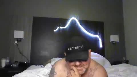 Snapshot of couple_pleaser1 chatting on 25, 10, 2025 Ieathairytacos online show from 25, 10, 2025