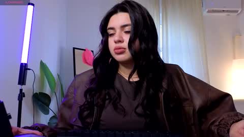Courtney online show from 28, 9, 2025