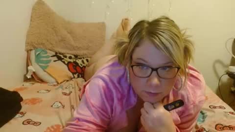 Snapshot of courtneylyn chatting on 1, 2, 2025 courtnylyn online show from 1, 2, 2025