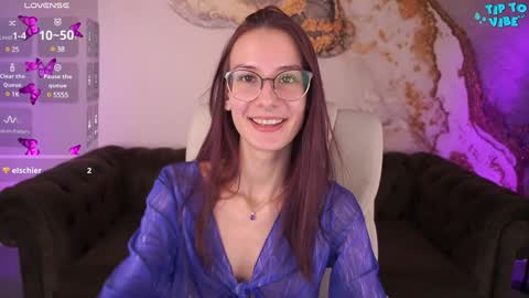 Snapshot of cozymell chatting on 2, 2, 2025 cozymell online show from 2, 2, 2025