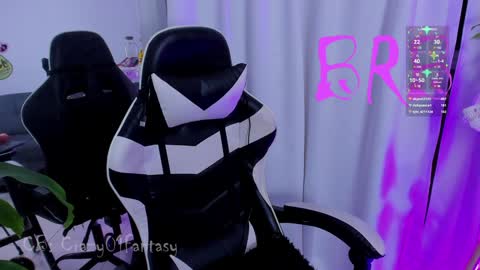 Laura  online show from 4, 1, 2025