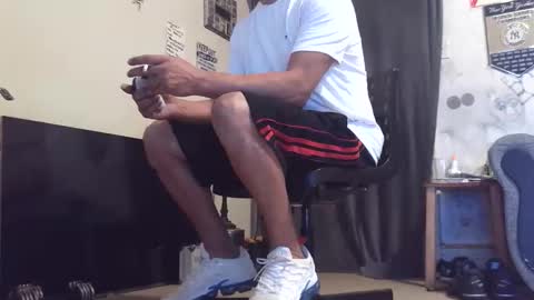 Snapshot of crazy4feetmanic chatting on 27, 11, 2025 drbucknaked online show from 27, 11, 2025