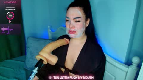 Snapshot of crazy__berry chatting on 13, 11, 2025 Eva online show from 13, 11, 2025