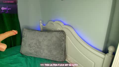 Snapshot of crazy__berry chatting on 14, 11, 2025 Eva online show from 14, 11, 2025