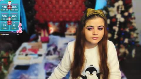 Snapshot of crazzy_pussy chatting on 22, 12, 2025 Ana online show from 22, 12, 2025