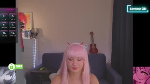 Snapshot of creammeow chatting on 15, 10, 2025 Alina online show from 15, 10, 2025