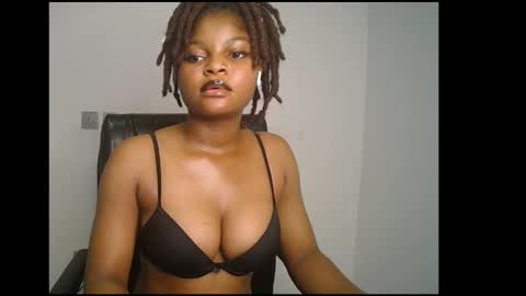 Snapshot of creamy_juicypussy chatting on 4, 3, 2025 Lady jasmine online show from 4, 3, 2025