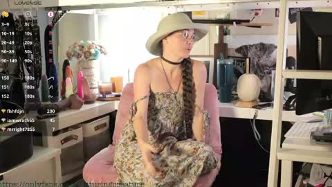 Snapshot of creature_marie chatting on 19, 5, 2026 Creature Marie online show from 19, 5, 2026